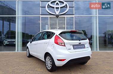 Хэтчбек Ford Fiesta 2016 в 