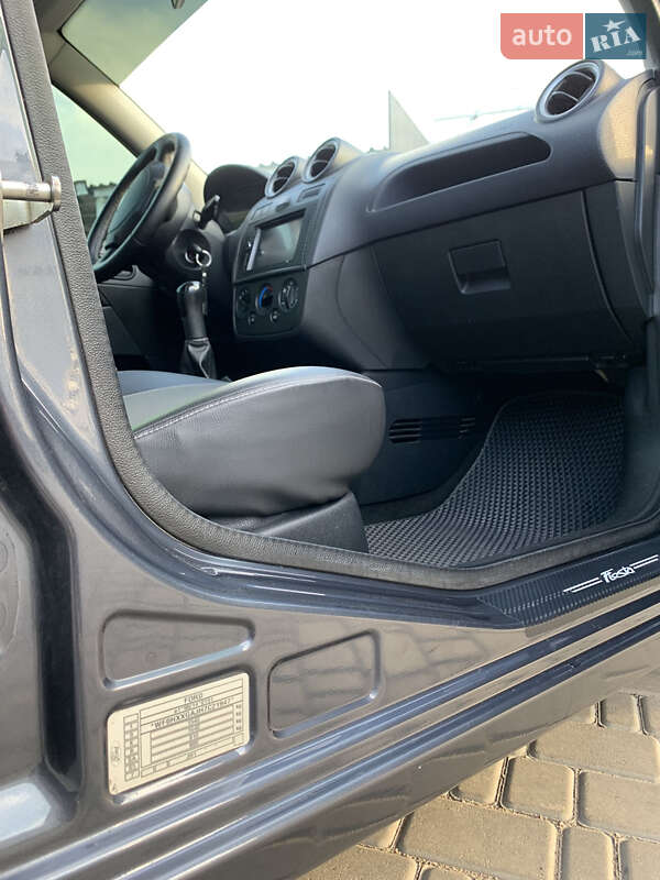 Хэтчбек Ford Fiesta 2007 в Первомайске