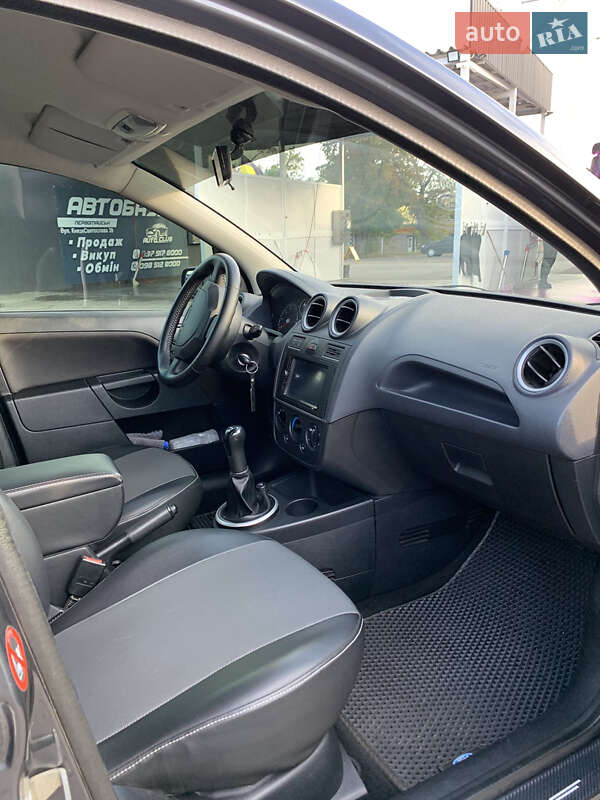 Хэтчбек Ford Fiesta 2007 в Первомайске