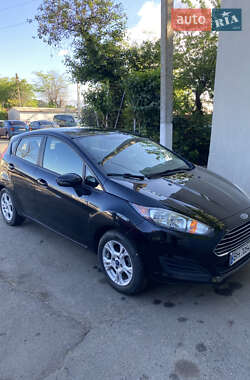 Хэтчбек Ford Fiesta 2016 в 