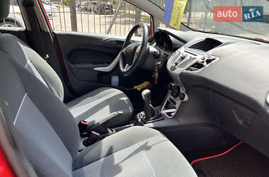 Хэтчбек Ford Fiesta 2012 в 