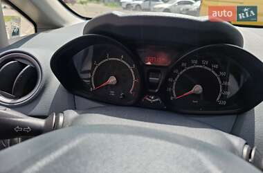 Хэтчбек Ford Fiesta 2010 в 