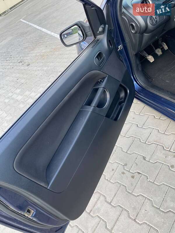 Хэтчбек Ford Fiesta 2004 в Виннице