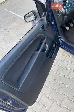 Хэтчбек Ford Fiesta 2004 в 