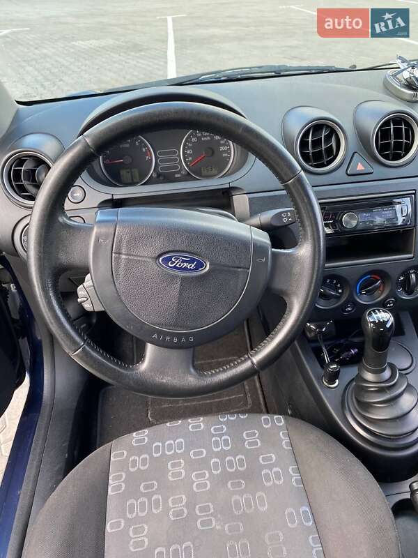 Хэтчбек Ford Fiesta 2004 в Виннице
