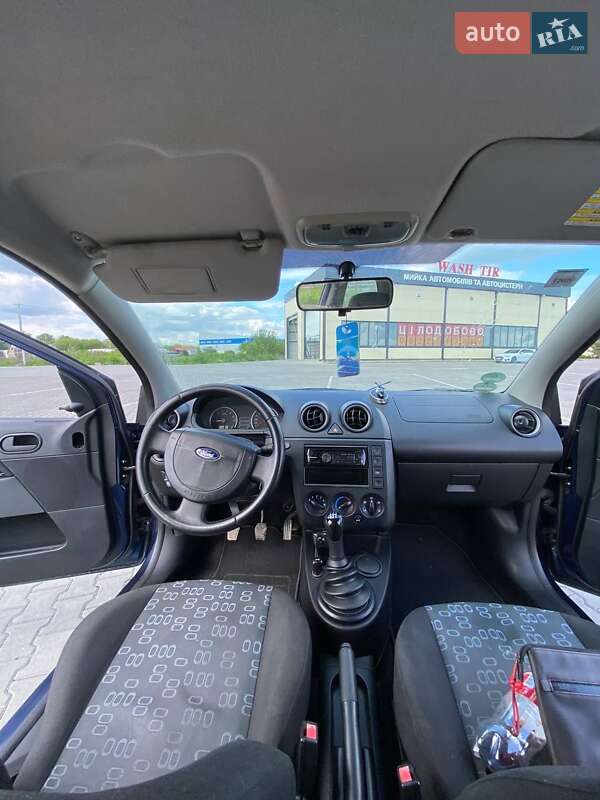Хэтчбек Ford Fiesta 2004 в Виннице