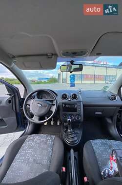 Хэтчбек Ford Fiesta 2004 в 