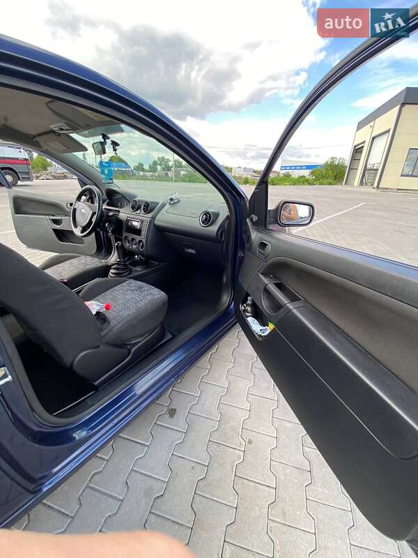 Хэтчбек Ford Fiesta 2004 в Виннице