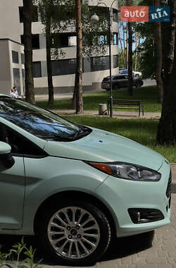 Хэтчбек Ford Fiesta 2018 в 