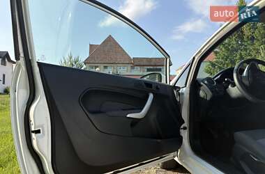 Хэтчбек Ford Fiesta 2011 в 