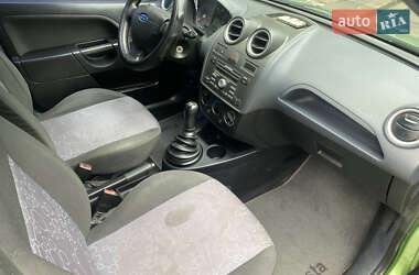 Хетчбек Ford Fiesta 2006 в 