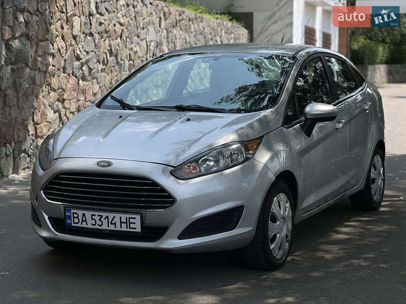 Седан Ford Fiesta 2015 в Кропивницком