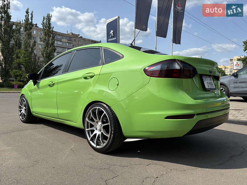 Седан Ford Fiesta 2014 в Николаеве