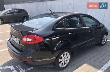 Седан Ford Fiesta 2012 в 