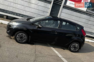 Хэтчбек Ford Fiesta 2011 в 
