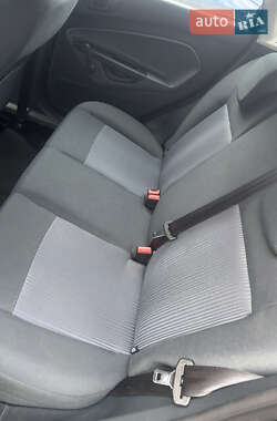 Хэтчбек Ford Fiesta 2011 в 
