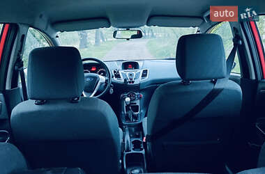 Хэтчбек Ford Fiesta 2010 в 