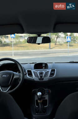 Хетчбек Ford Fiesta 2010 в 