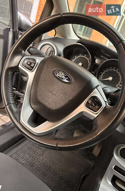 Хэтчбек Ford Fiesta 2014 в 