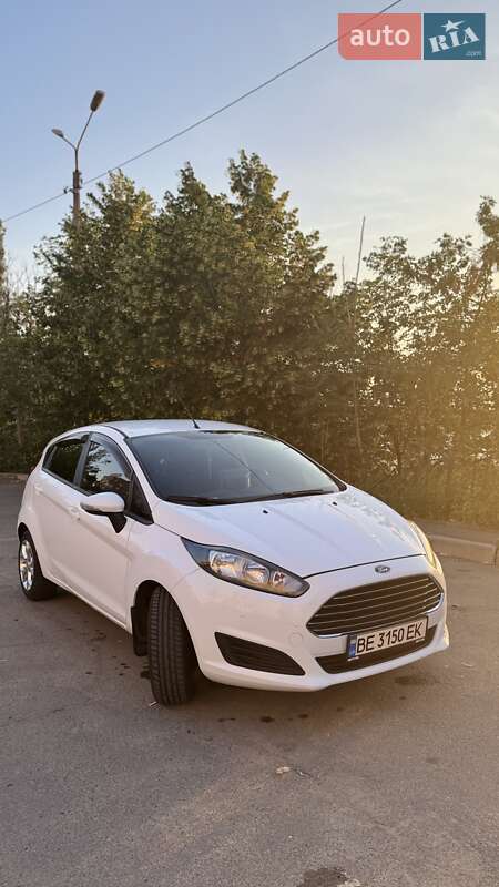 Хэтчбек Ford Fiesta 2012 в 