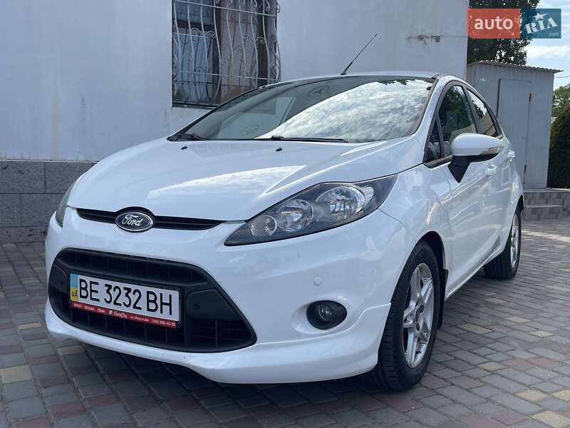 Хэтчбек Ford Fiesta 2011 в 
