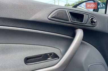 Хэтчбек Ford Fiesta 2011 в 