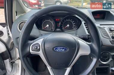 Хэтчбек Ford Fiesta 2011 в 