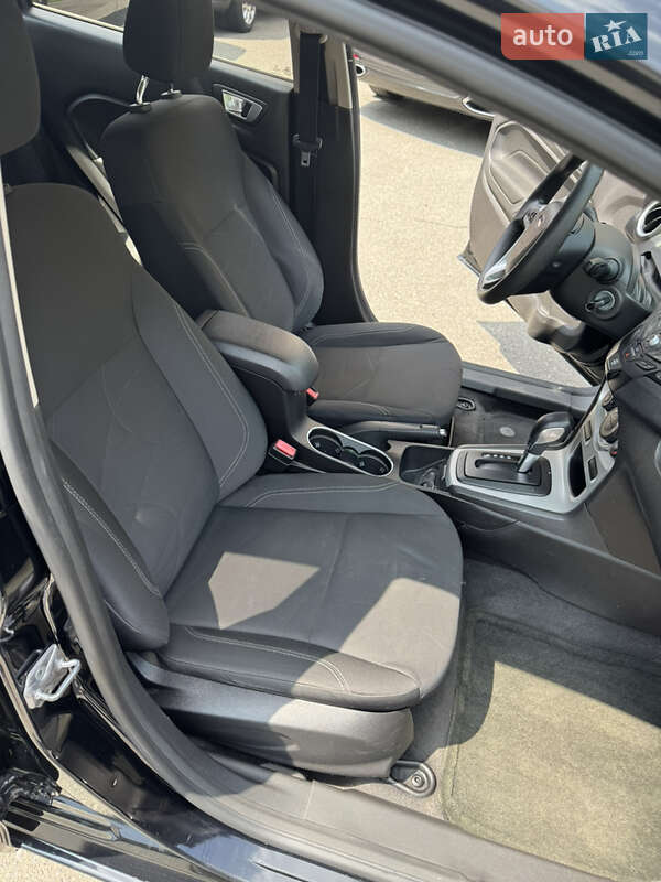 Седан Ford Fiesta 2016 в Киеве
