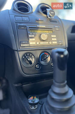 Хэтчбек Ford Fiesta 2008 в 