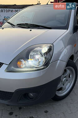 Хэтчбек Ford Fiesta 2008 в 