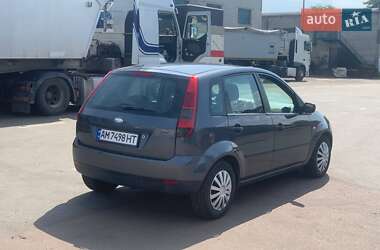 Хэтчбек Ford Fiesta 2004 в 