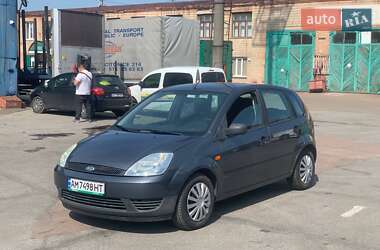 Хэтчбек Ford Fiesta 2004 в 