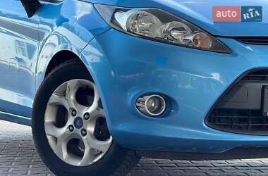 Хэтчбек Ford Fiesta 2011 в 