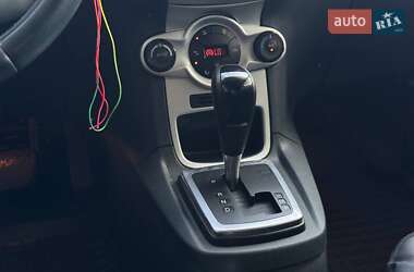 Хэтчбек Ford Fiesta 2011 в 