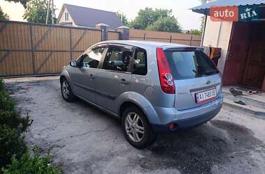 Хэтчбек Ford Fiesta 2006 в 