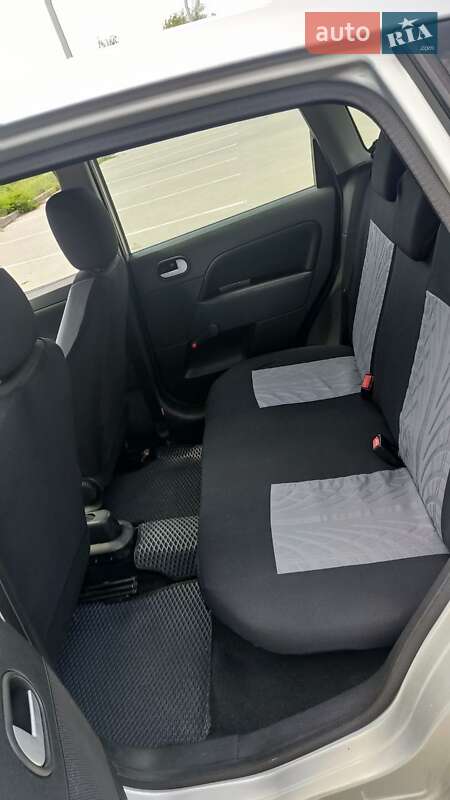 Хэтчбек Ford Fiesta 2004 в Днепре