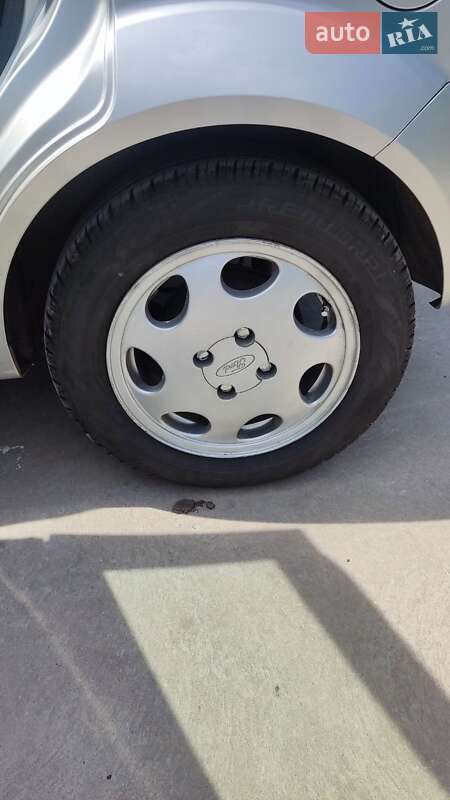Хэтчбек Ford Fiesta 2004 в Днепре