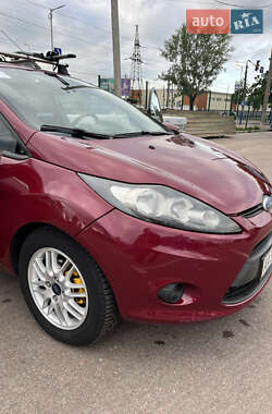 Хэтчбек Ford Fiesta 2011 в 