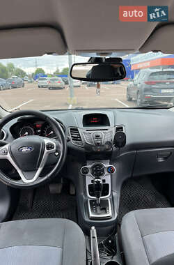 Хэтчбек Ford Fiesta 2011 в 