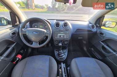Хетчбек Ford Fiesta 2006 в 