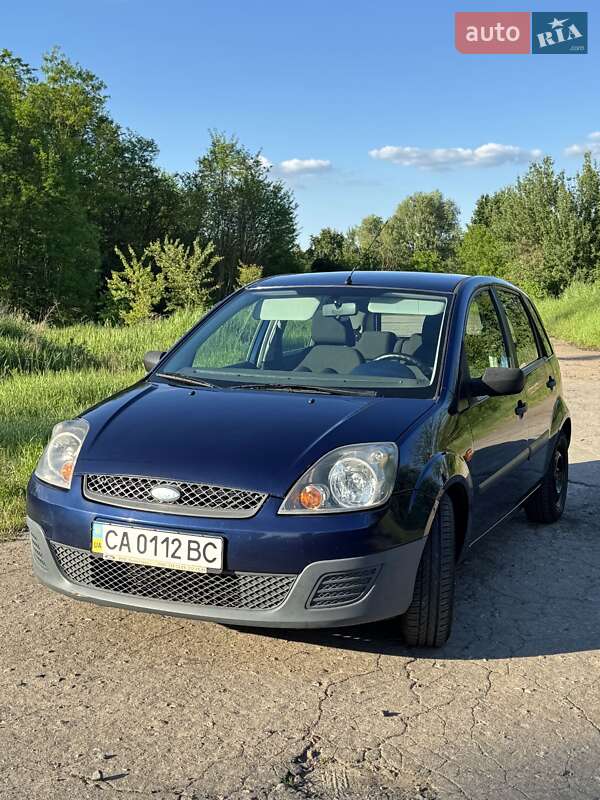 Хетчбек Ford Fiesta 2006 в 