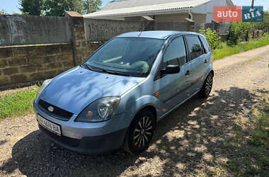 Хэтчбек Ford Fiesta 2005 в 