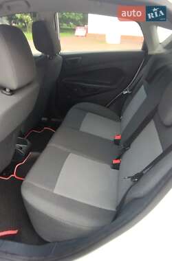 Хэтчбек Ford Fiesta 2012 в 