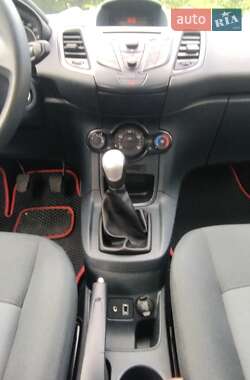 Хэтчбек Ford Fiesta 2012 в 