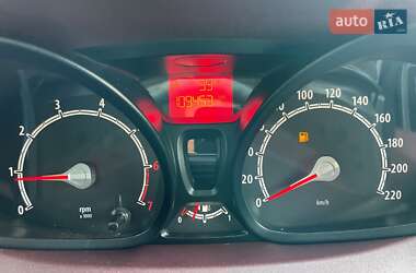Хетчбек Ford Fiesta 2010 в 