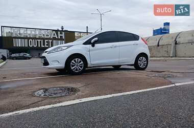 Хэтчбек Ford Fiesta 2012 в 
