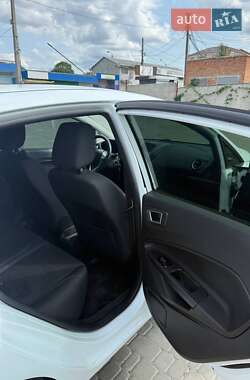 Хэтчбек Ford Fiesta 2013 в 