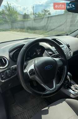 Хэтчбек Ford Fiesta 2013 в 