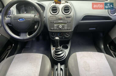 Хэтчбек Ford Fiesta 2006 в 