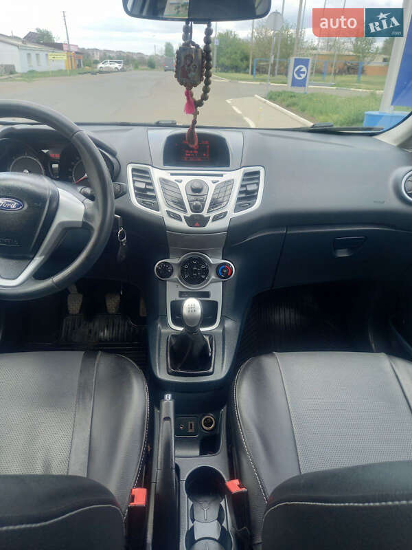 Хэтчбек Ford Fiesta 2012 в Гайвороне фото 4 Хэтчбек Ford Fiesta 2012 в Гайвороне